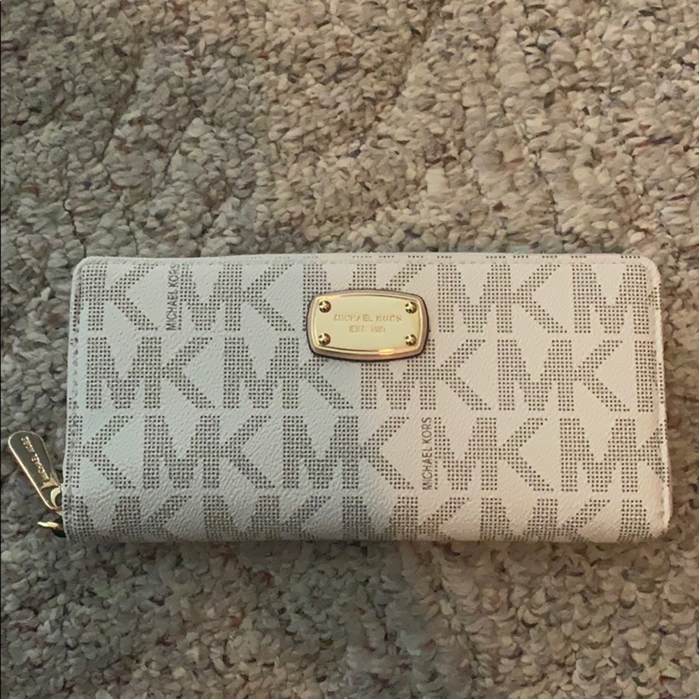 Michael Kors wallet NEW